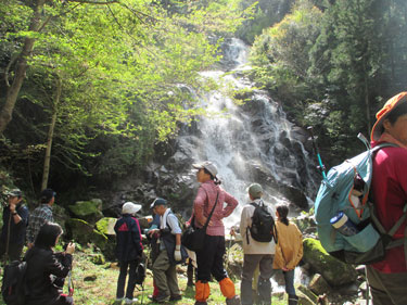 今福の滝でひと休み